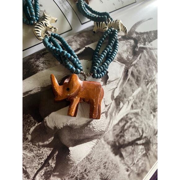 Necklace with wooden animals and beads - Picture 2 of 8